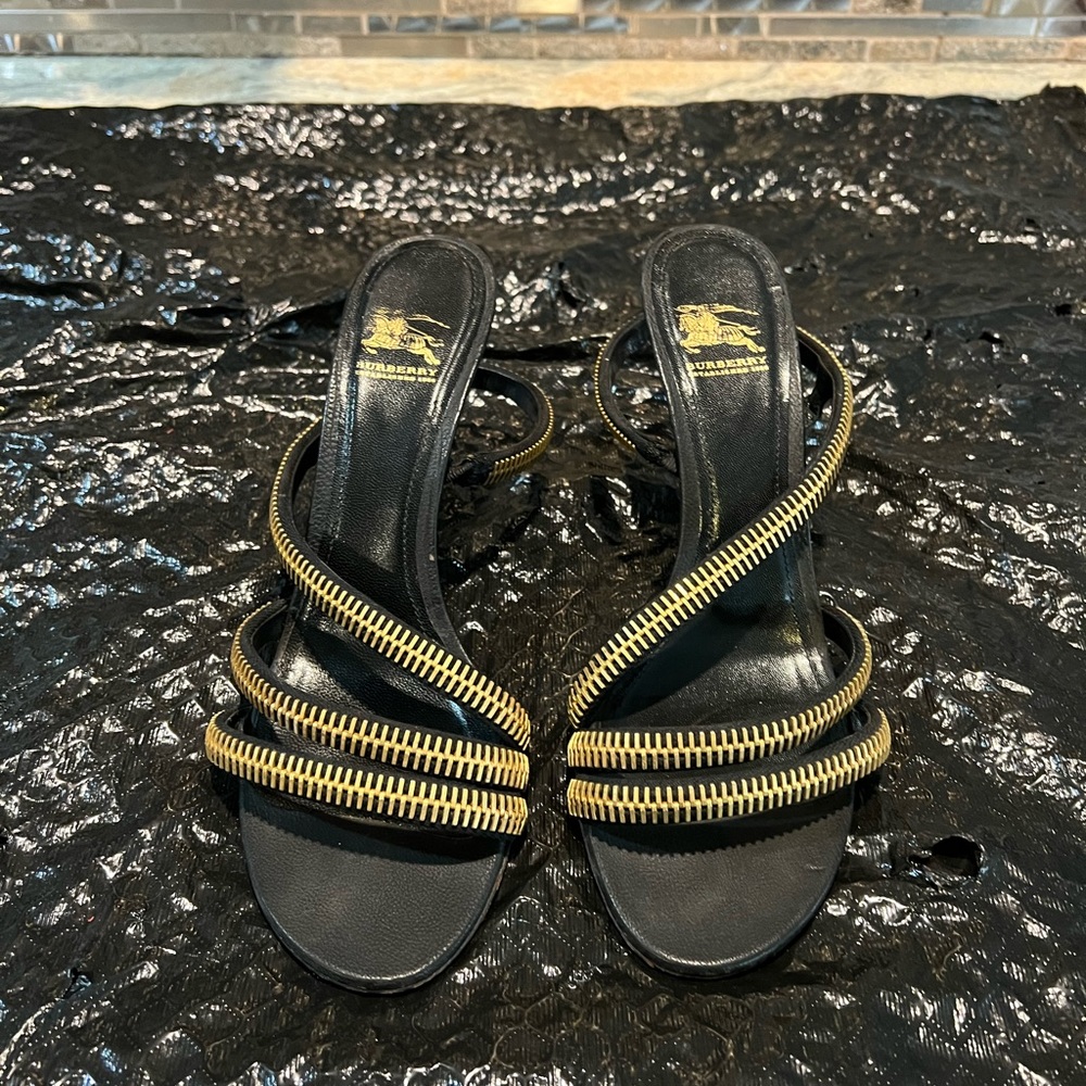 Burberry black zipper shoes
